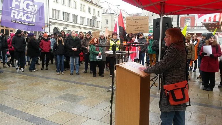 Grüne verurteilen Gewaltattacken an Frauen