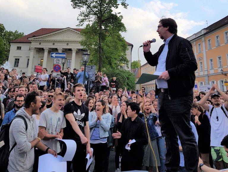 #NoPAG – Grüne gehen gegen das geplante Polizeiaufgabengesetz auf die Straße